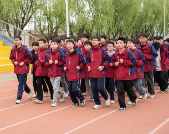 燃动清晨！我们向光前行！