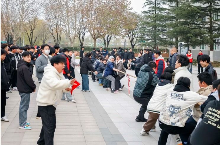 拔河激战：校园“力量对决”燃爆全场！