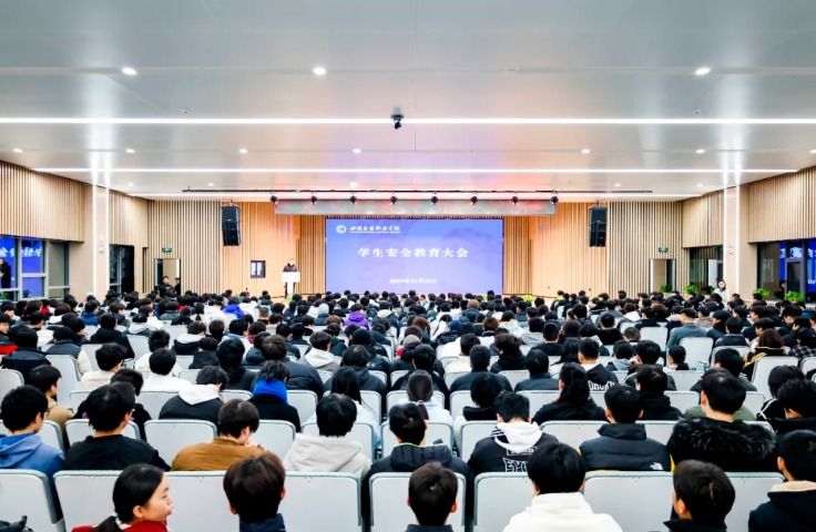 筑牢安全防线，护航青春成长！