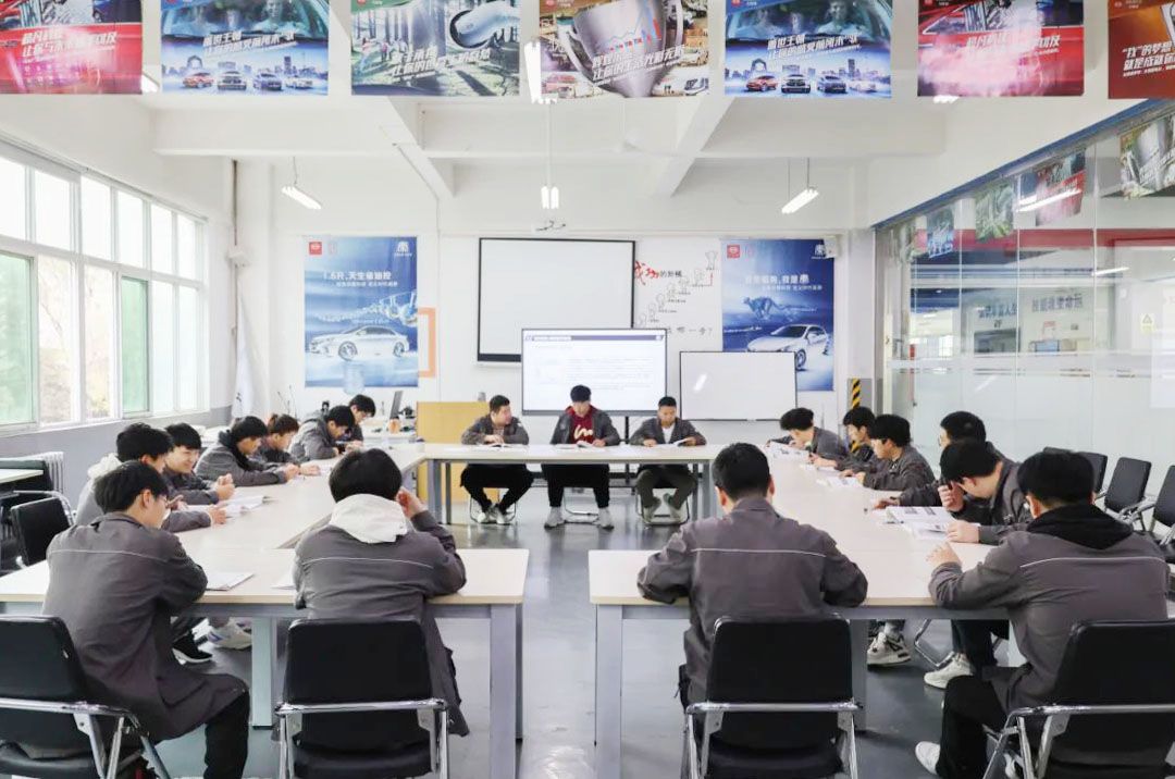 深化校企交流，强化协同育人