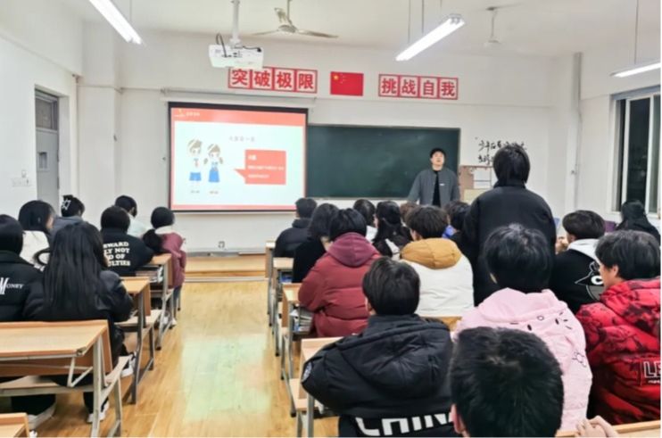 西安交通职业学校开展主题班会听评课活动，助力德育教育质量再提升！