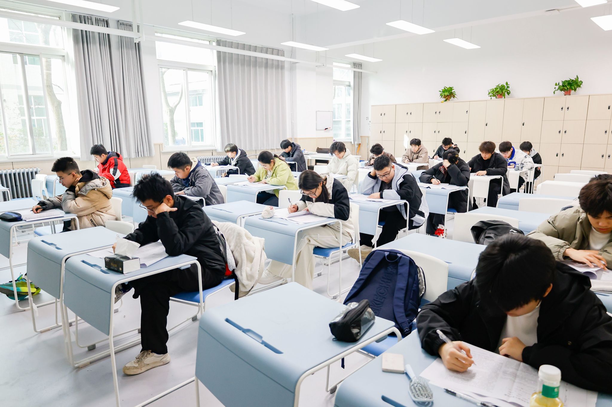 执笔为剑，乘风破浪！直击期中考试现场
