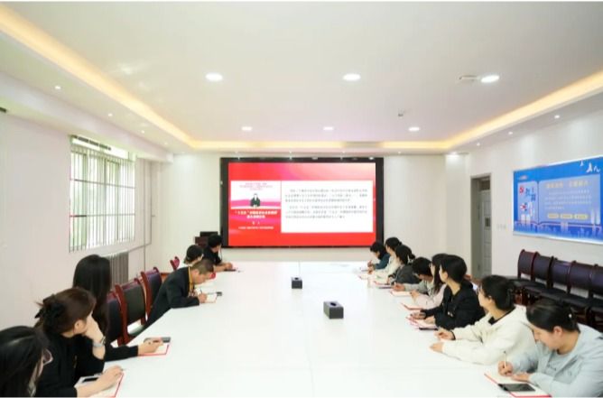 我校召开树立和践行正确政绩观学习会议